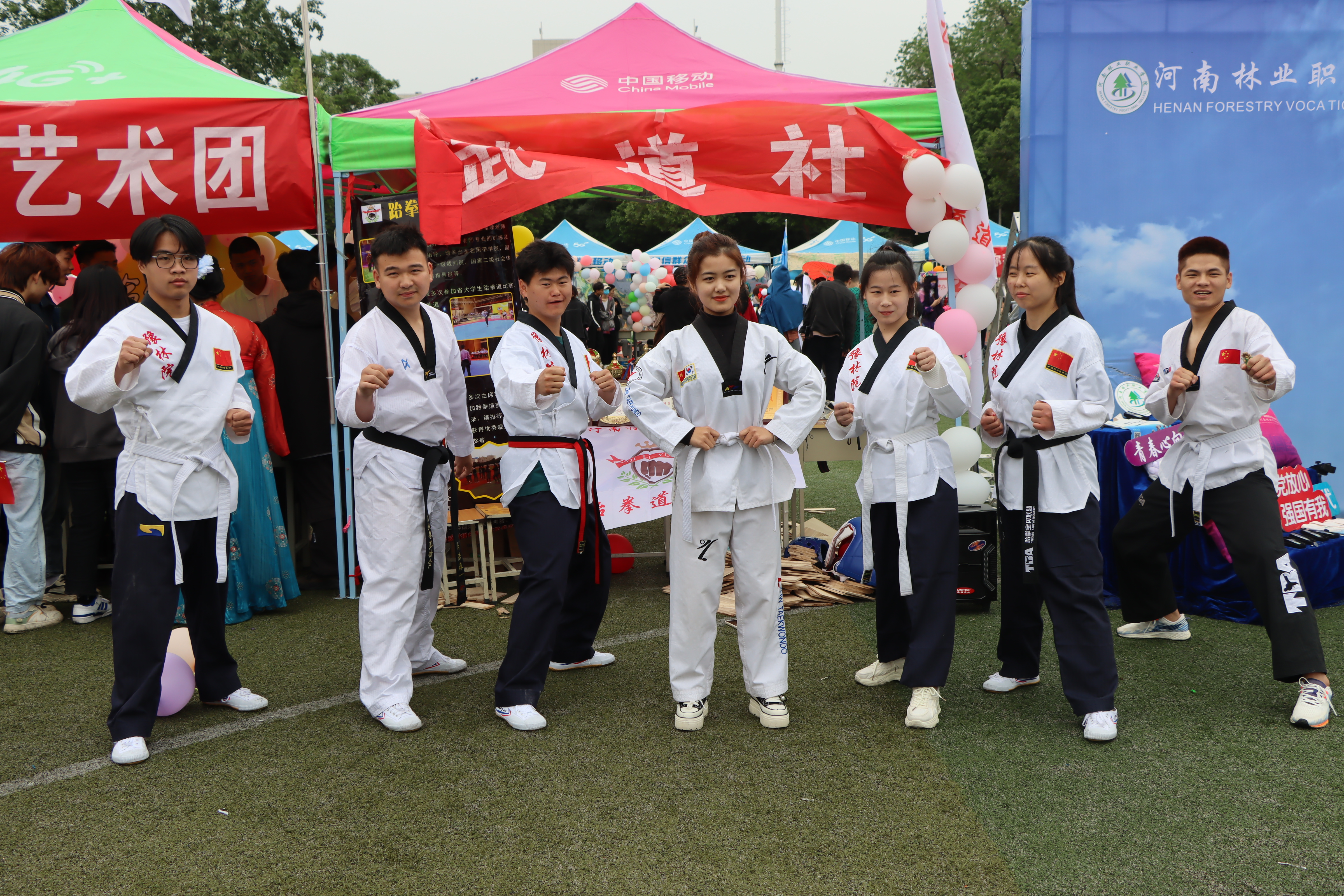 fe8fb0b201014a7a8551f670ffa0b1c6.jpg