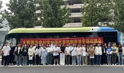 經(jīng)濟與管理學院師生參與伊濱區(qū)夜市招聘會