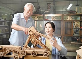 【學(xué)習(xí)強(qiáng)國】河洛非遺新青年丨孟蕊：榫卯承古韻 齒輪轉(zhuǎn)新聲