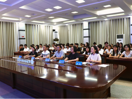 我校開展大學(xué)生講時事政治思政課實踐教學(xué)活動